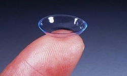 O que uma lente de contato mal adaptada pode proporcionar e como evitar
